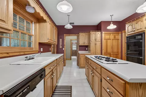 Kitchen - 20621 Shady Oak Ln, Eustis, FL 32736 photo 4 of 7
