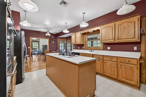 Kitchen - 20621 Shady Oak Ln, Eustis, FL 32736 photo 6 of 7