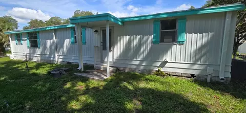 5609 Hancock Dr, Wildwood, FL 34785