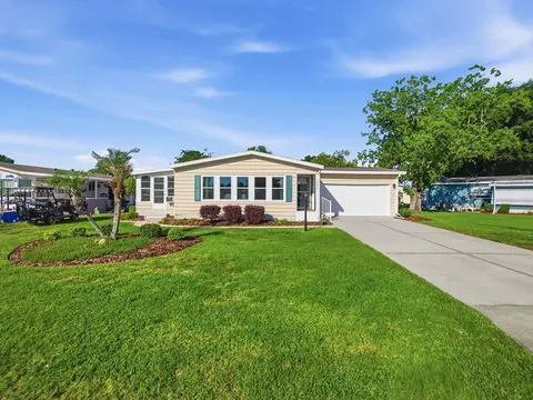 24814 Pine Hl, Leesburg, FL 34748