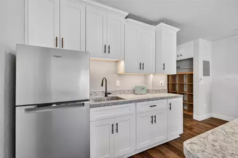 Kitchen - 205 E 10th Ave, Mount Dora, FL 32757 photo 3 of 9