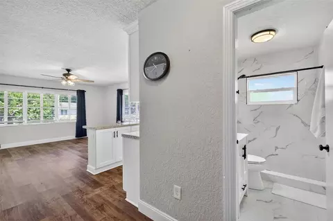 Entry Way - 205 E 10th Ave, Mount Dora, FL 32757 photo 1 of 2