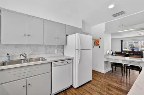 Kitchen - 205 E 10th Ave, Mount Dora, FL 32757 photo 9 of 9