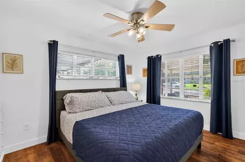 Bedroom - 205 E 10th Ave, Mount Dora, FL 32757 photo 3 of 4