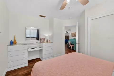 Bedroom - 205 E 10th Ave, Mount Dora, FL 32757 photo 2 of 4