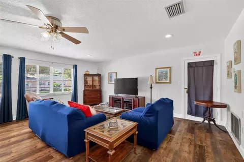 Living - 205 E 10th Ave, Mount Dora, FL 32757 photo 5 of 6