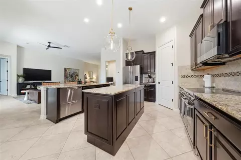 Kitchen - 30040 Donnington Loop, Mount Dora, FL 32757 photo 1 of 4
