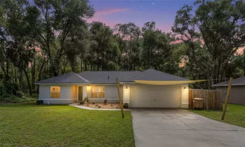 9 Sequoia Loop Ln, Ocklawaha, FL 32179