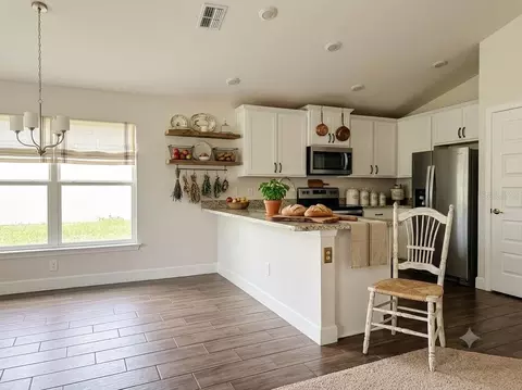 Kitchen - 187 NW 45th Loop, Ocala, FL 34475 photo 1 of 7