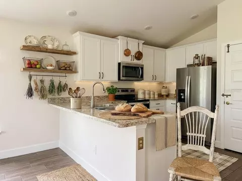 Kitchen - 187 NW 45th Loop, Ocala, FL 34475 photo 2 of 7