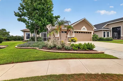 Exterior - 2003 Bayside Ave, Mount Dora, FL 32757 photo 4 of 17