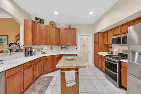 Kitchen - 2003 Bayside Ave, Mount Dora, FL 32757 photo 4 of 5