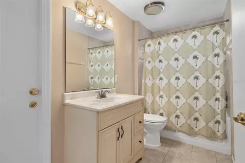 Bath - 137 Madrona Dr, Eustis, FL 32726 photo 1 of 3