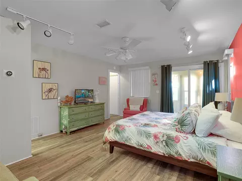 Bedroom - 112 8th St NE, Steinhatchee, FL 32359 photo 5 of 12