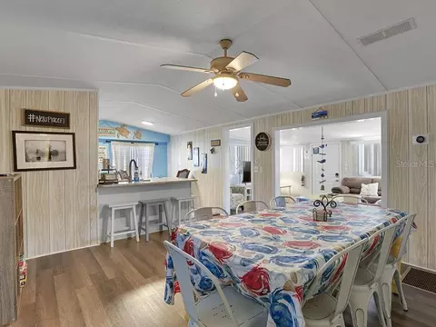 Dining - 112 8th St NE, Steinhatchee, FL 32359 photo 3 of 3