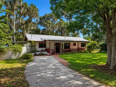 1724 SE 164th Cir, Ocklawaha, FL 32179