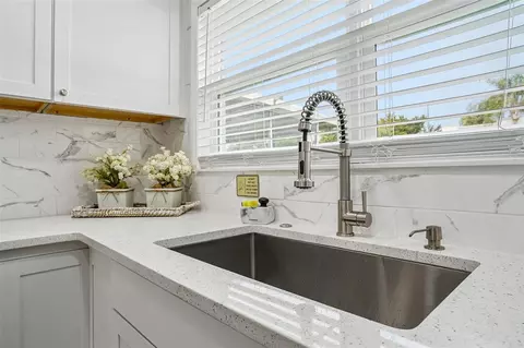 Kitchen - 1211 Morningside Dr, Mount Dora, FL 32757 photo 3 of 4