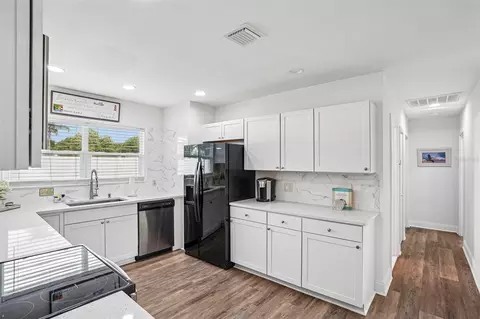 Kitchen - 1211 Morningside Dr, Mount Dora, FL 32757 photo 4 of 4