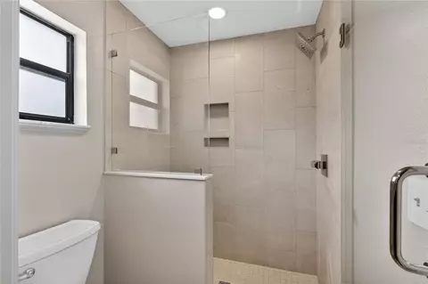 Bath - 207 Pinecrest Rd, Mount Dora, FL 32757 photo 2 of 3