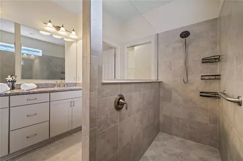 Bath - 11608 Dublin Grafton Dr, Riverview, FL 33579 photo 3 of 7