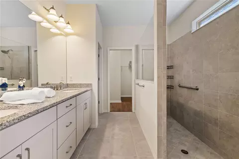 Bath - 11608 Dublin Grafton Dr, Riverview, FL 33579 photo 1 of 7