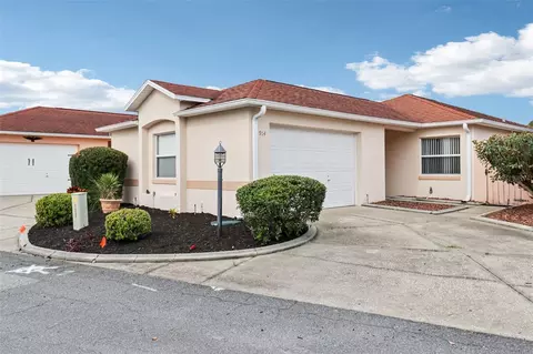 914 Mendoza Blvd, Lady Lake, FL 32159