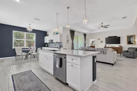 Kitchen - 30658 E Bluebell Ave, Eustis, FL 32736 photo 4 of 4