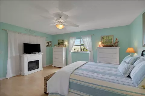 Bedroom - 10608 SE 174th Loop, Summerfield, FL 34491 photo 4 of 7