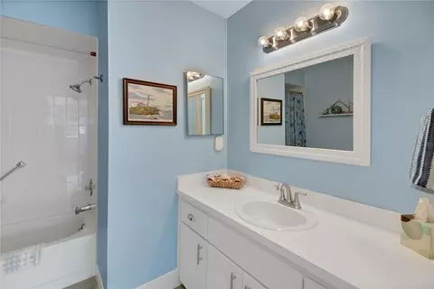 Bath - 10608 SE 174th Loop, Summerfield, FL 34491 photo 8 of 9