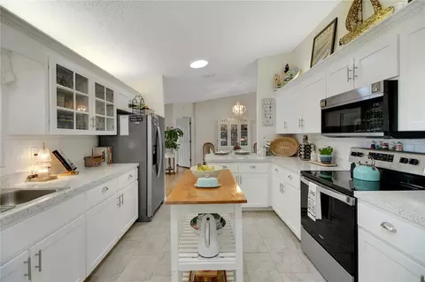 Kitchen - 10608 SE 174th Loop, Summerfield, FL 34491 photo 6 of 7