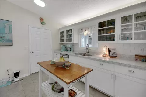 Kitchen - 10608 SE 174th Loop, Summerfield, FL 34491 photo 4 of 7