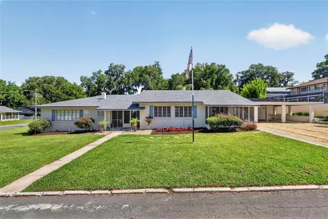 Exterior - 1012 N Baker St, Mount Dora, FL 32757 photo 8 of 20