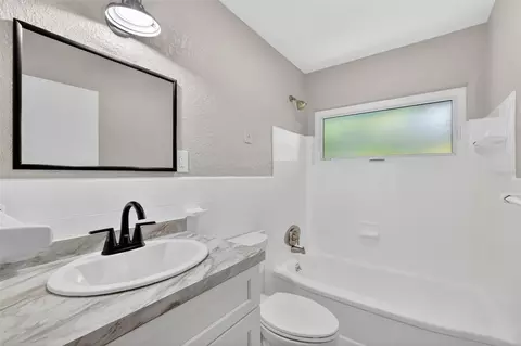 Bath - 1012 N Baker St, Mount Dora, FL 32757 photo 7 of 7