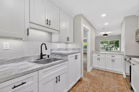 Kitchen - 1012 N Baker St, Mount Dora, FL 32757 photo 14 of 15
