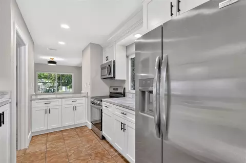 Kitchen - 1012 N Baker St, Mount Dora, FL 32757 photo 15 of 15