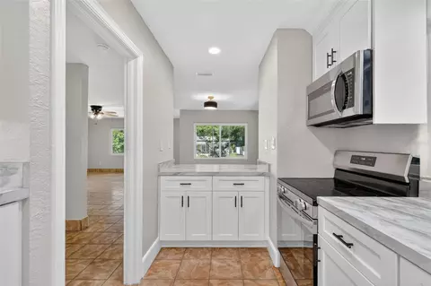 Kitchen - 1012 N Baker St, Mount Dora, FL 32757 photo 13 of 15