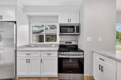 Kitchen - 1012 N Baker St, Mount Dora, FL 32757 photo 10 of 15