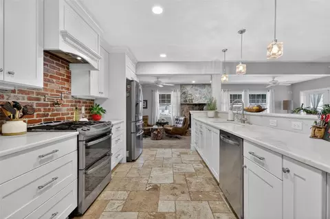 Kitchen - 414 W 12th Ave, Mount Dora, FL 32757 photo 2 of 5