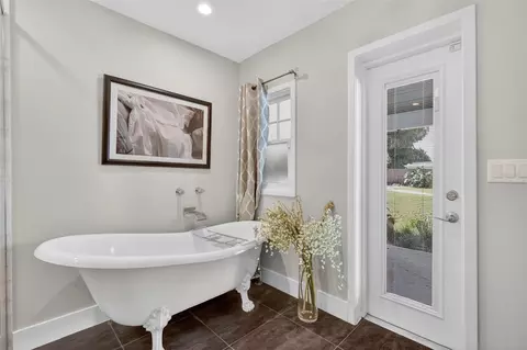Bath - 414 W 12th Ave, Mount Dora, FL 32757 photo 2 of 7