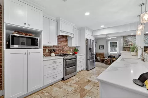 Kitchen - 414 W 12th Ave, Mount Dora, FL 32757 photo 1 of 5