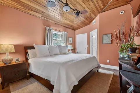 Bedroom - 414 W 12th Ave, Mount Dora, FL 32757 photo 4 of 4