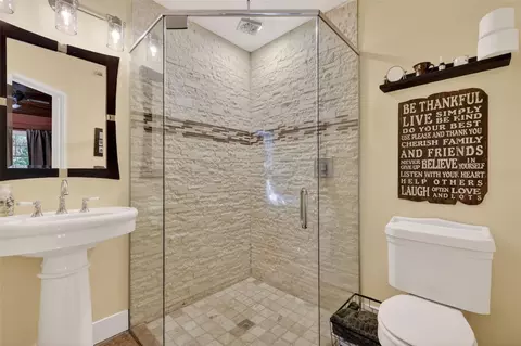 Bath - 414 W 12th Ave, Mount Dora, FL 32757 photo 7 of 7