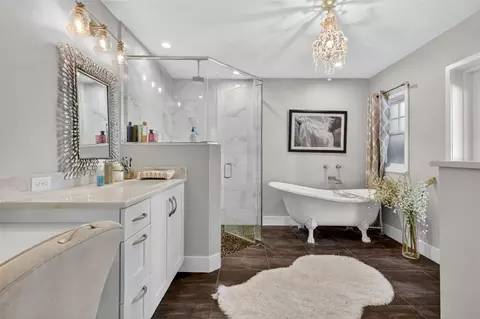 Bath - 414 W 12th Ave, Mount Dora, FL 32757 photo 1 of 7