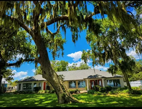 1341 W Lakeshore Dr, Clermont, FL 34711