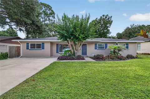 27638 Lisa Dr, Tavares, FL 32778