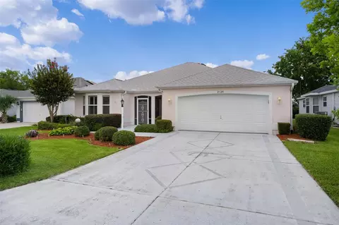 2124 Barbosa Ct, Lady Lake, FL 32159