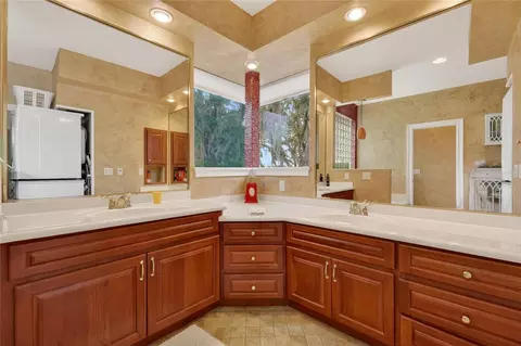 Bath - 1920 Edgewater Dr, Mount Dora, FL 32757 photo 3 of 5
