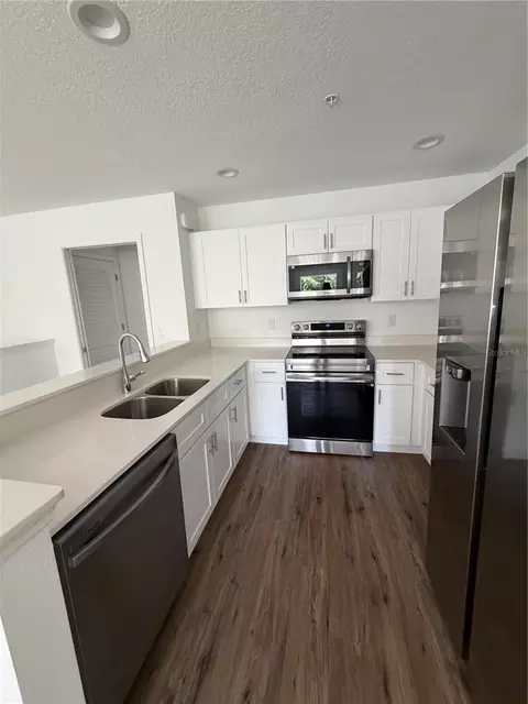 Kitchen - 2575 6th Avenue Dr E, Bradenton, FL 34208 photo 1 of 2