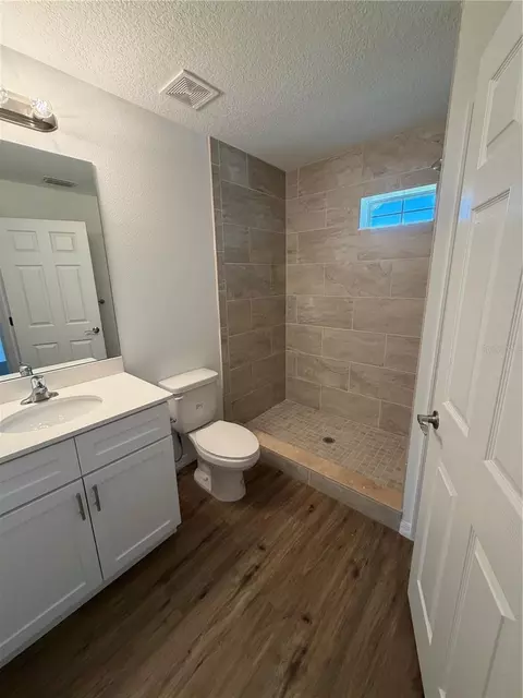 Bath - 2575 6th Avenue Dr E, Bradenton, FL 34208 photo 2 of 2