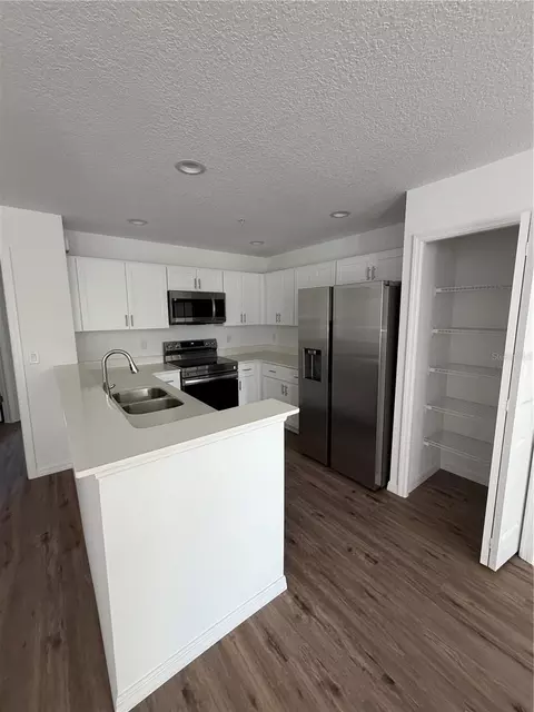 Kitchen - 2575 6th Avenue Dr E, Bradenton, FL 34208 photo 2 of 2